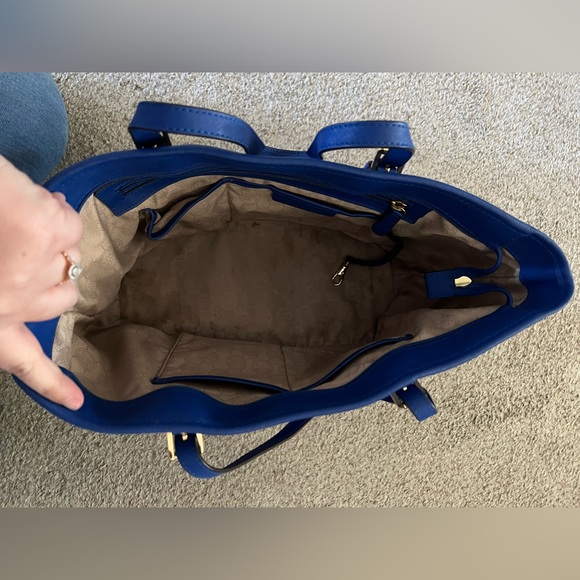 Michael Kors Jet Set Tote - Picture 2 of 2